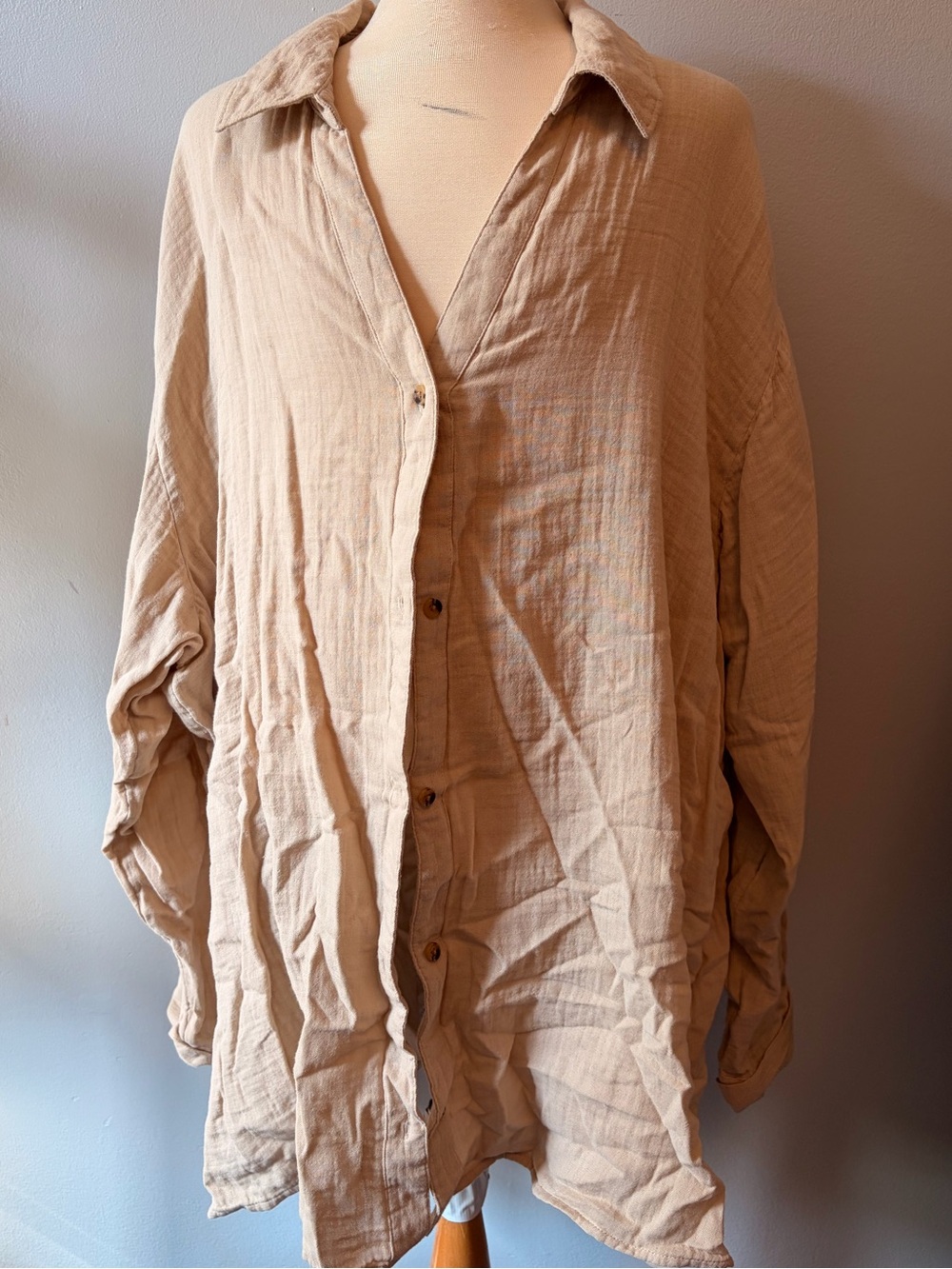 Old Navy Lightweight Button-Down Shirt in Beige
